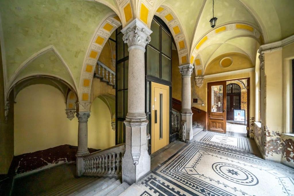 布达佩斯Andrassy Grandeur With Indoor Parking公寓 外观 照片